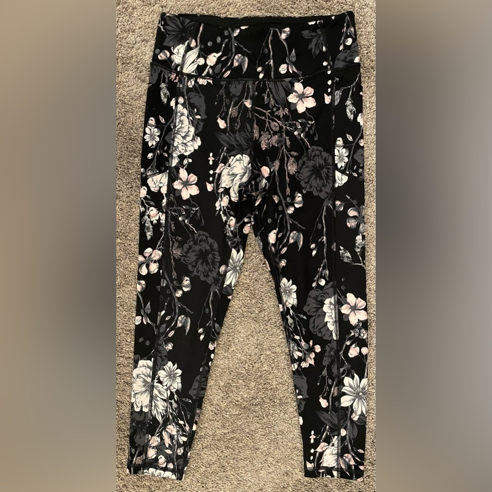 Victoria Sport Black Capri with Floral Motif Workout Leggings, Size 12